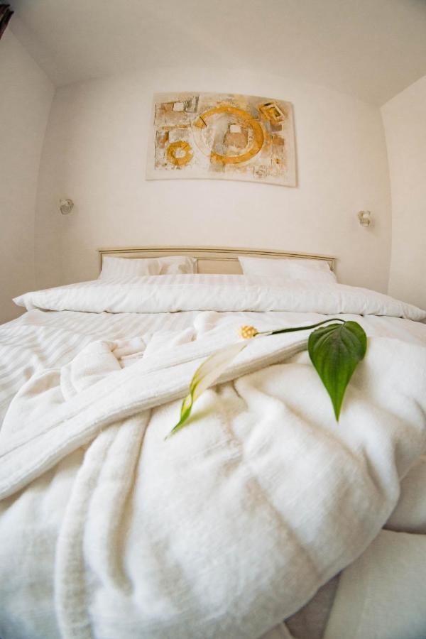 Hotel B4 Oradea Zewnętrze zdjęcie