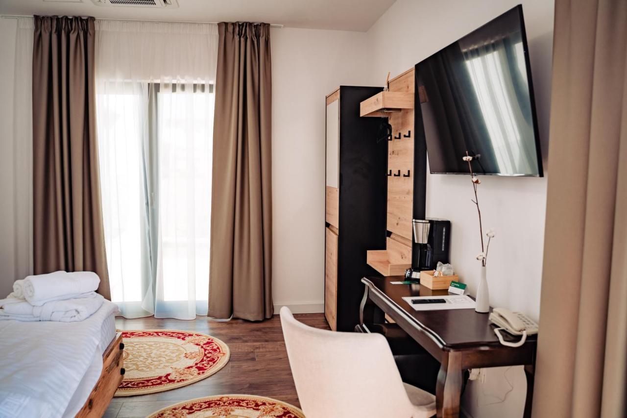 Hotel B4 Oradea Zewnętrze zdjęcie