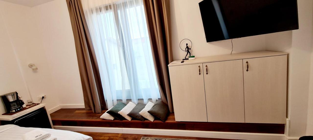 Hotel B4 Oradea Zewnętrze zdjęcie