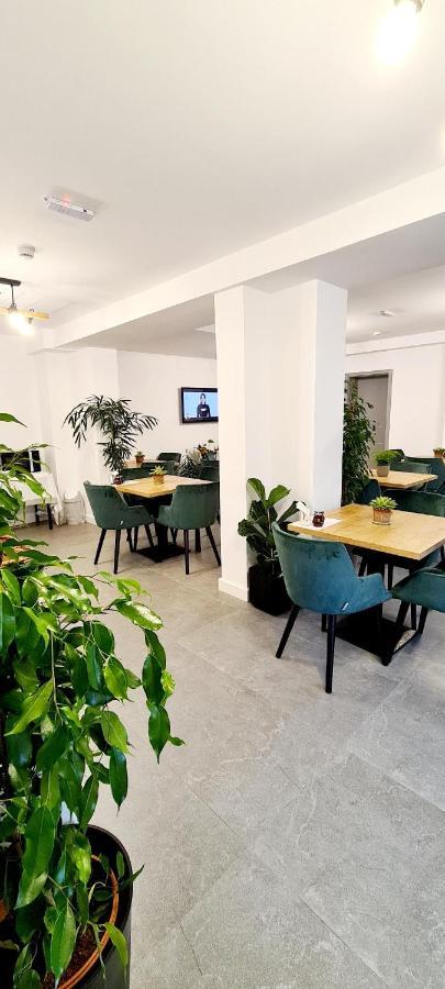 Hotel B4 Oradea Zewnętrze zdjęcie