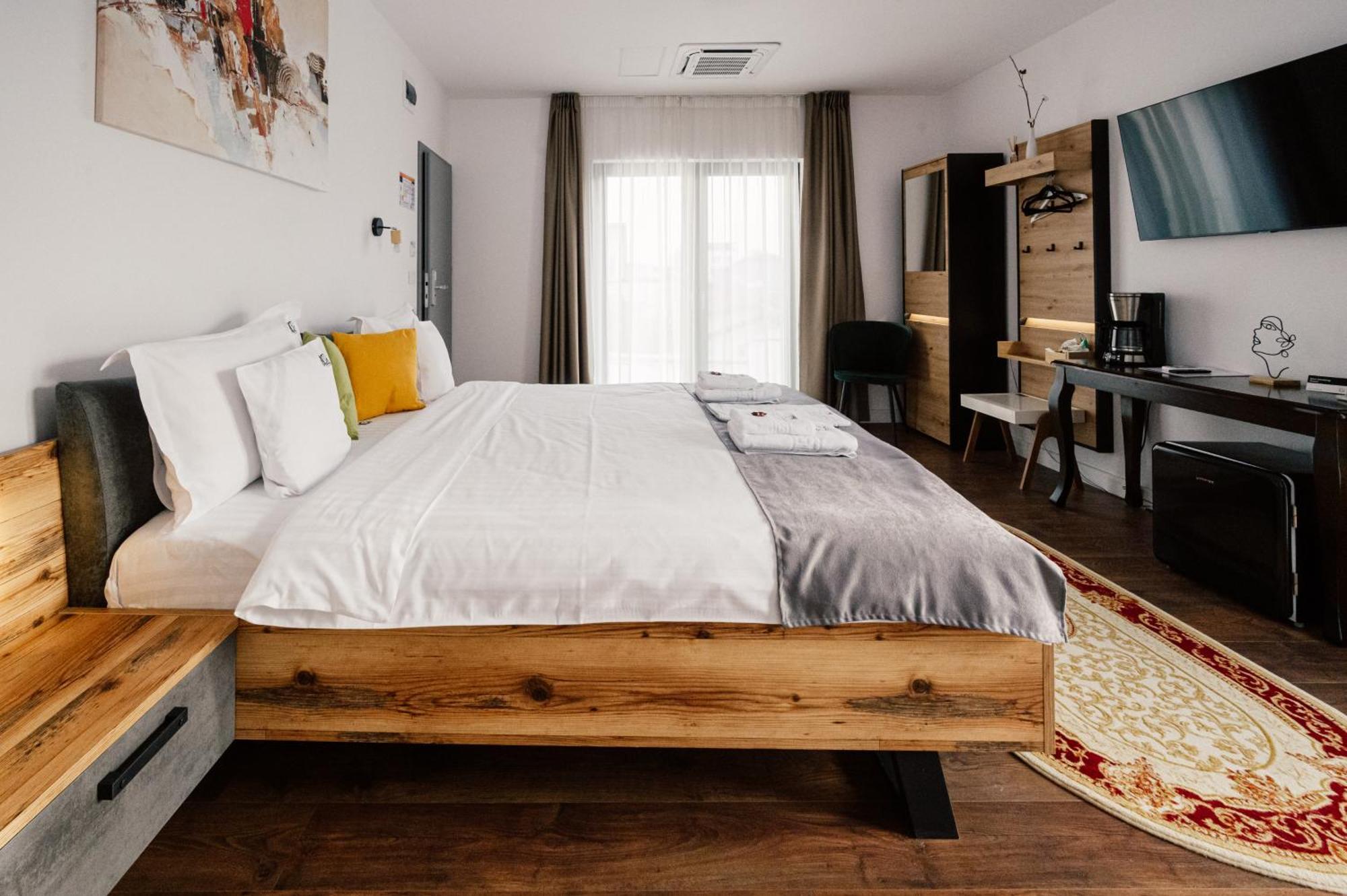 Hotel B4 Oradea Zewnętrze zdjęcie