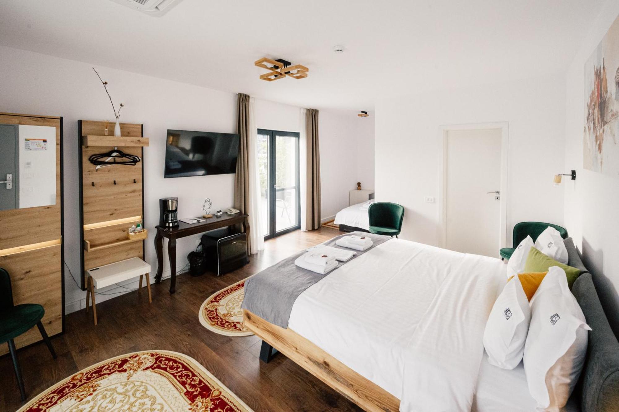 Hotel B4 Oradea Zewnętrze zdjęcie